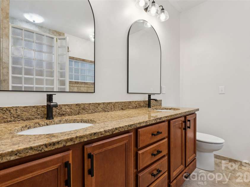 11627 Knightsdale Drive, Charlotte, NC 28277.  MLS# CAR4391397, YatesRealty ID 33046. 