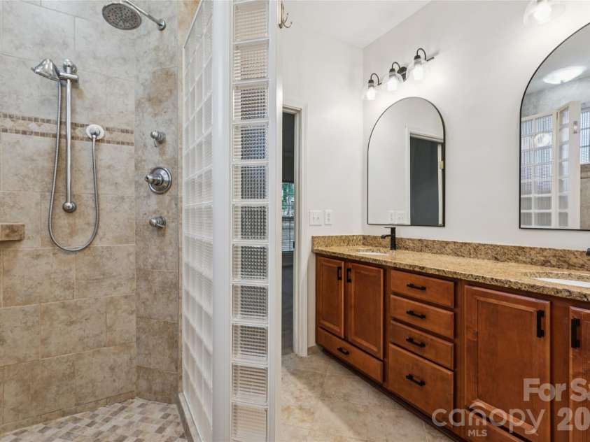 11627 Knightsdale Drive, Charlotte, NC 28277.  MLS# CAR4391397, YatesRealty ID 33046. 