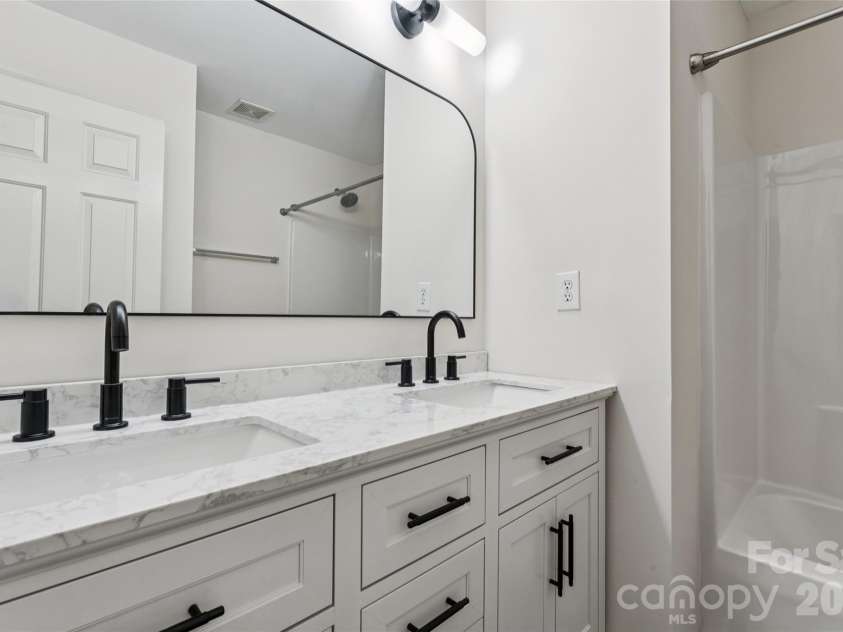 11627 Knightsdale Drive, Charlotte, NC 28277.  MLS# CAR4391397, YatesRealty ID 33046. 