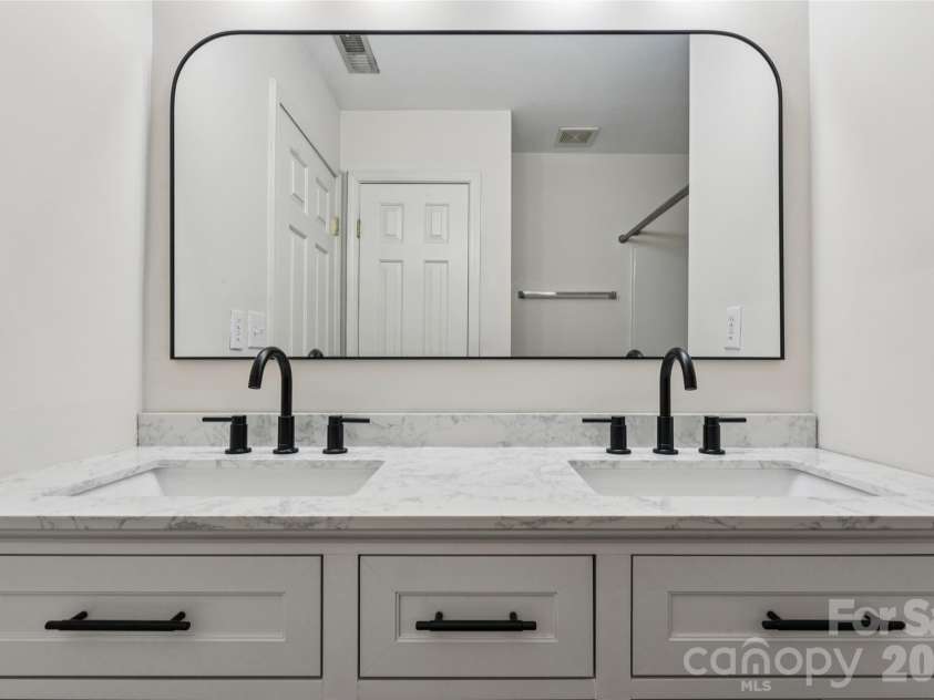 11627 Knightsdale Drive, Charlotte, NC 28277.  MLS# CAR4391397, YatesRealty ID 33046. 