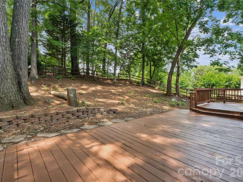11627 Knightsdale Drive, Charlotte, NC 28277.  MLS# CAR4391397, YatesRealty ID 33046. 