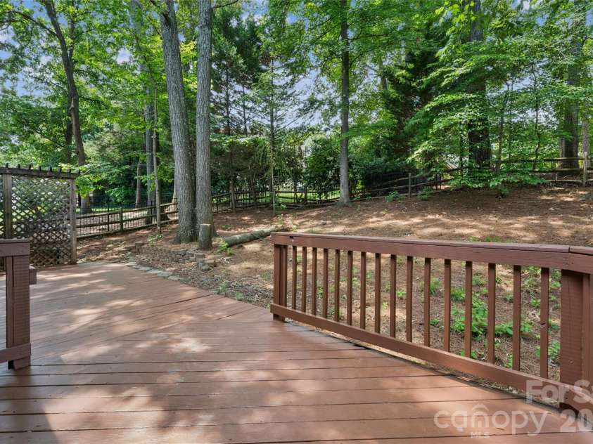 11627 Knightsdale Drive, Charlotte, NC 28277.  MLS# CAR4391397, YatesRealty ID 33046. 