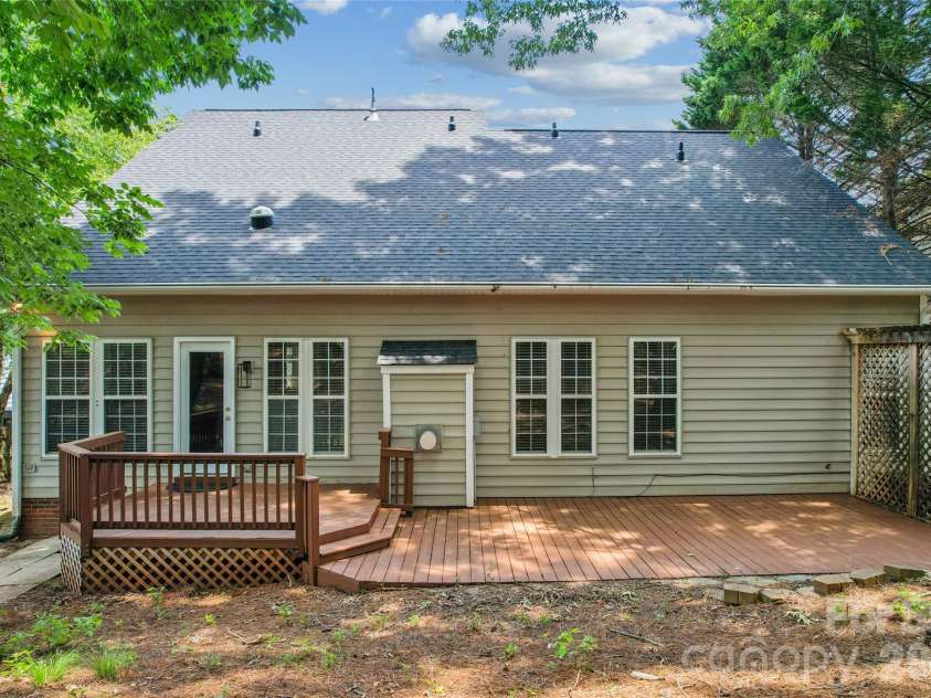 11627 Knightsdale Drive, Charlotte, NC 28277.  MLS# CAR4391397, YatesRealty ID 33046. 