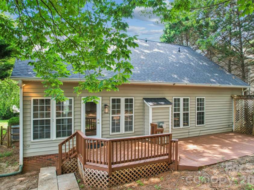 11627 Knightsdale Drive, Charlotte, NC 28277.  MLS# CAR4391397, YatesRealty ID 33046. 