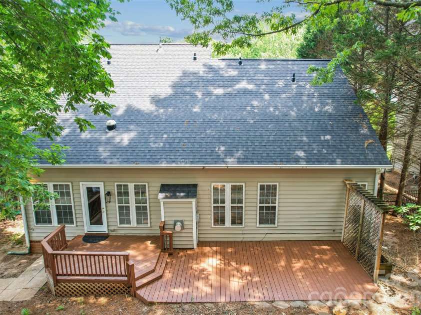 11627 Knightsdale Drive, Charlotte, NC 28277.  MLS# CAR4391397, YatesRealty ID 33046. 