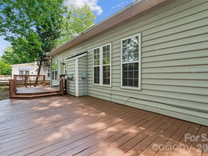 11627 Knightsdale Drive, Charlotte, NC 28277.  MLS# CAR4391397, YatesRealty ID 33046. 