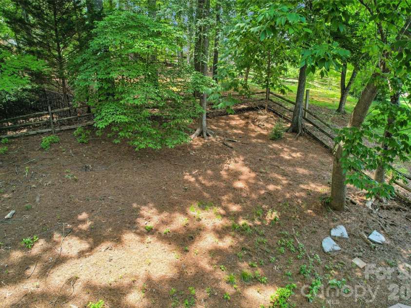 11627 Knightsdale Drive, Charlotte, NC 28277.  MLS# CAR4391397, YatesRealty ID 33046. 