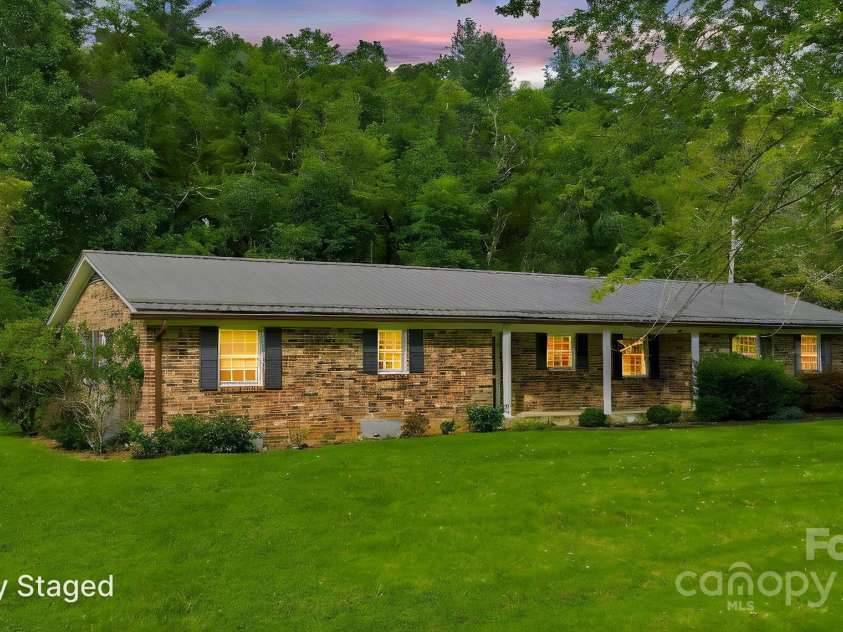 1277 Park Vista Road, West Jefferson, NC 28694.  MLS# CAR4290622, YatesRealty ID 33046. 