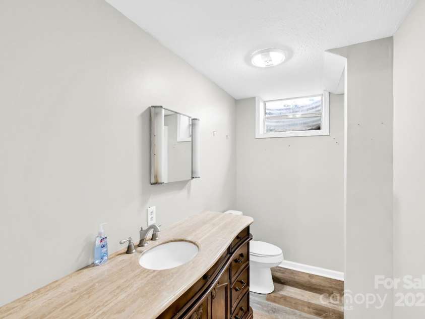 1277 Park Vista Road, West Jefferson, NC 28694.  MLS# CAR4290622, YatesRealty ID 33046. Bathroom