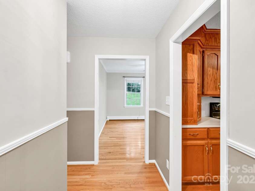 1277 Park Vista Road, West Jefferson, NC 28694.  MLS# CAR4290622, YatesRealty ID 33046. Entrance hall