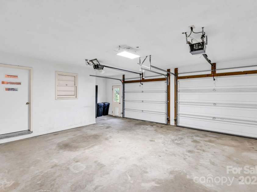 1277 Park Vista Road, West Jefferson, NC 28694.  MLS# CAR4290622, YatesRealty ID 33046. Garage Interior