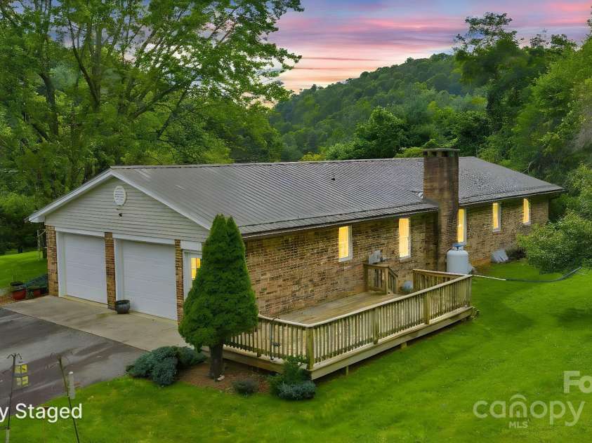 1277 Park Vista Road, West Jefferson, NC 28694.  MLS# CAR4290622, YatesRealty ID 33046. House