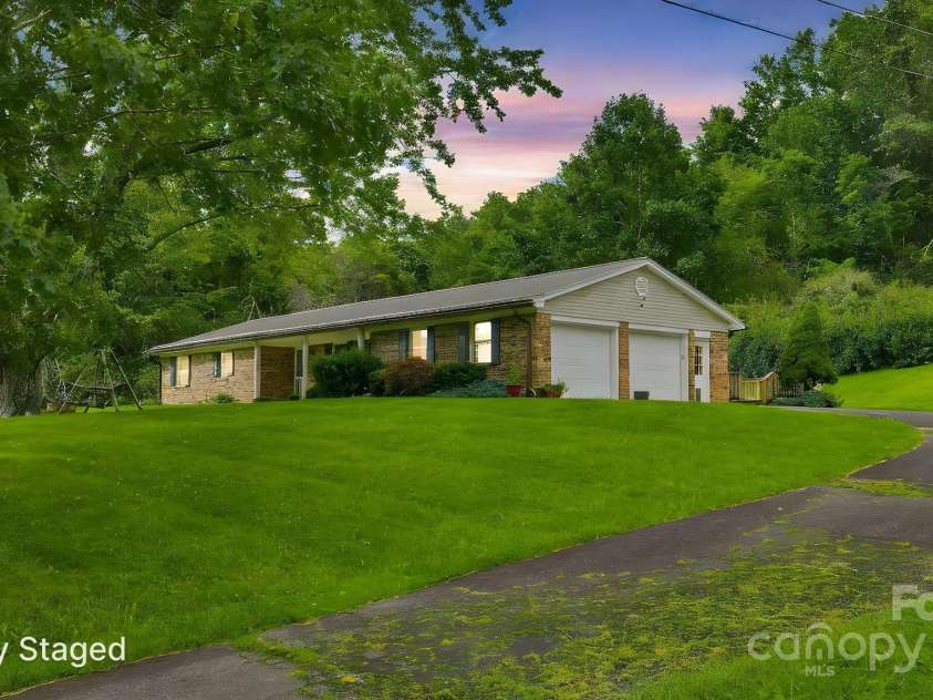 1277 Park Vista Road, West Jefferson, NC 28694.  MLS# CAR4290622, YatesRealty ID 33046. House