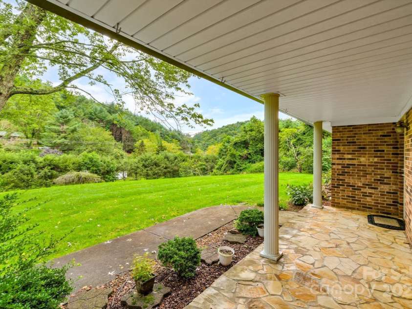 1277 Park Vista Road, West Jefferson, NC 28694.  MLS# CAR4290622, YatesRealty ID 33046. Porch view