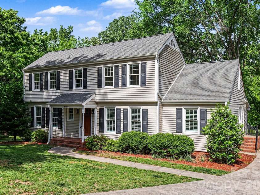 4600 Bournewood Lane, Charlotte, NC 28226.  MLS# CAR4355156, YatesRealty ID 33047. 