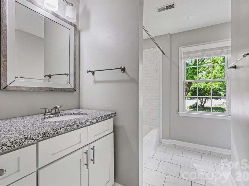 4600 Bournewood Lane, Charlotte, NC 28226.  MLS# CAR4355156, YatesRealty ID 33047. Upper Hall bath