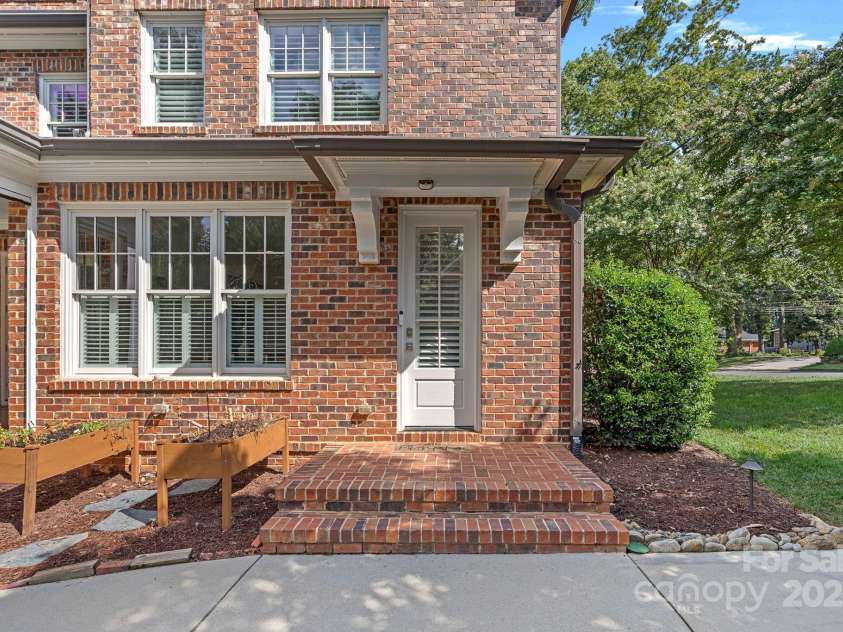 532 Ashworth Road, Charlotte, NC 28211.  MLS# CAR4288517, YatesRealty ID 33047. 