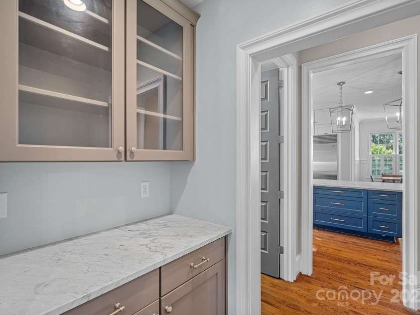 532 Ashworth Road, Charlotte, NC 28211.  MLS# CAR4288517, YatesRealty ID 33047. Butlers pantry