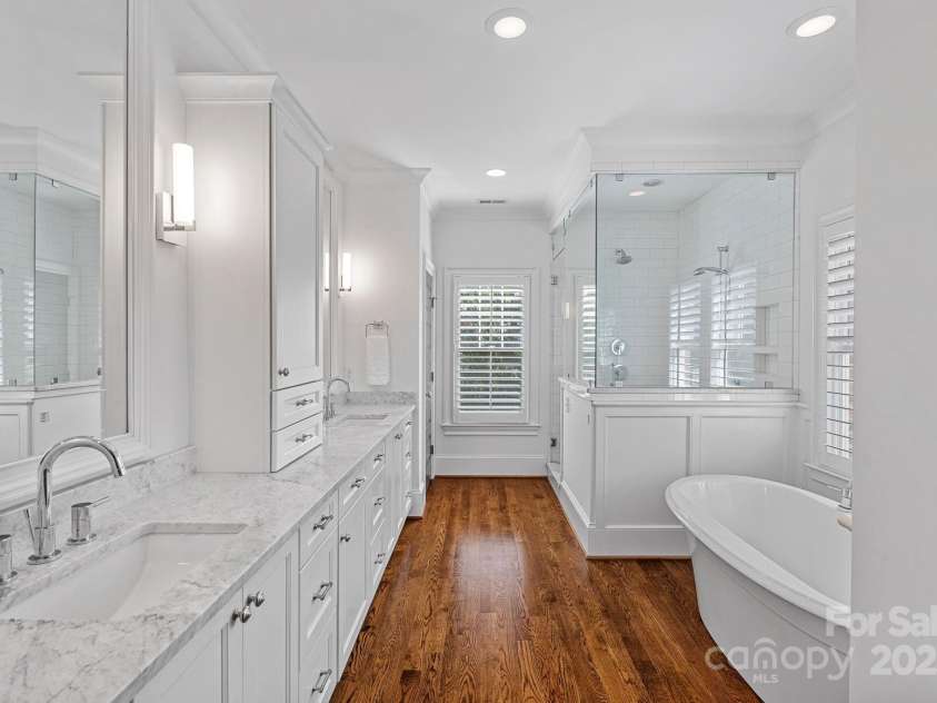 532 Ashworth Road, Charlotte, NC 28211.  MLS# CAR4288517, YatesRealty ID 33047. Primary bath
