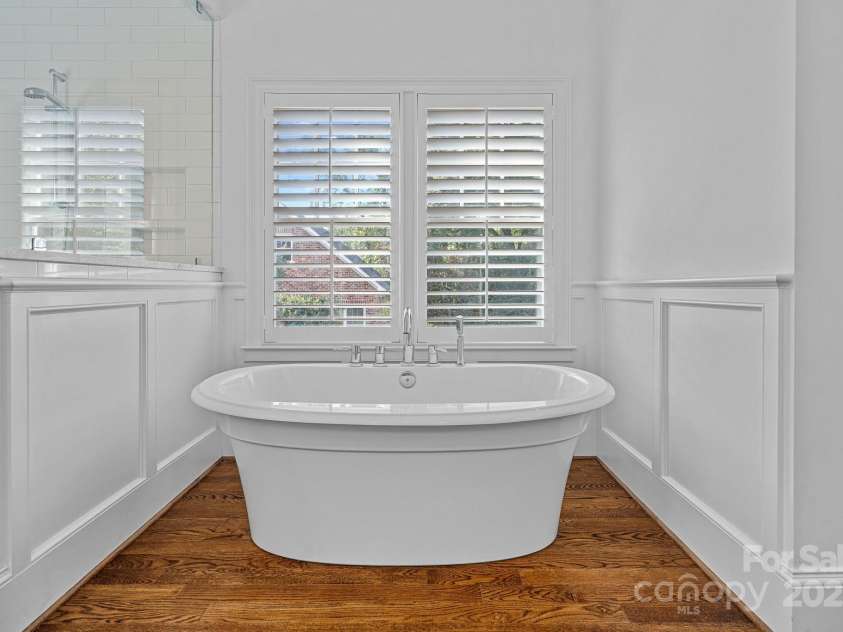 532 Ashworth Road, Charlotte, NC 28211.  MLS# CAR4288517, YatesRealty ID 33047. Primary bath