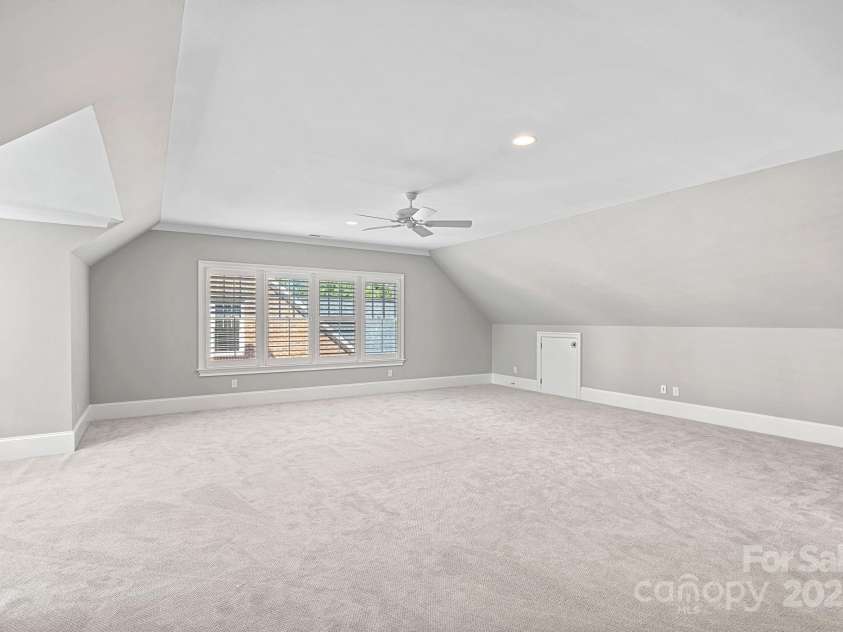 532 Ashworth Road, Charlotte, NC 28211.  MLS# CAR4288517, YatesRealty ID 33047. Third floor bonus