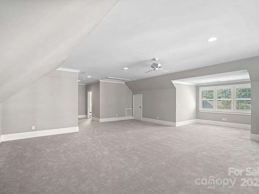 532 Ashworth Road, Charlotte, NC 28211.  MLS# CAR4288517, YatesRealty ID 33047. Third floor bonus