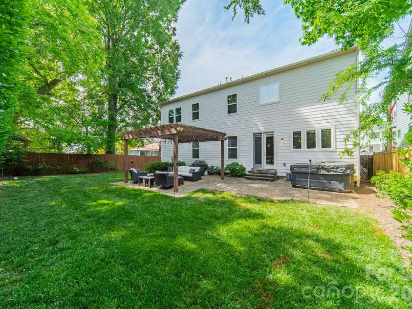 515 Greystone Road, Charlotte, NC 28209.  MLS# CAR4390837, YatesRealty ID 33048. 