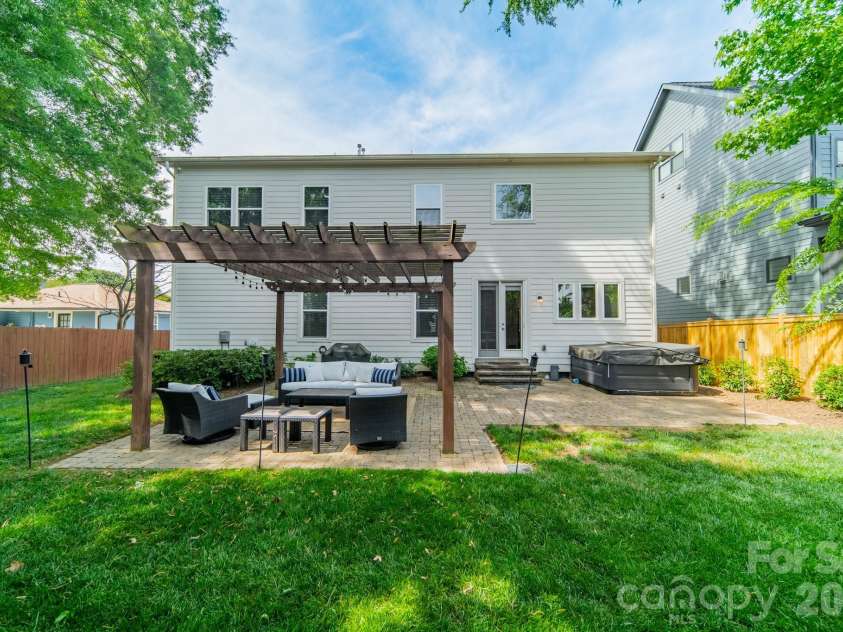 515 Greystone Road, Charlotte, NC 28209.  MLS# CAR4390837, YatesRealty ID 33048. 