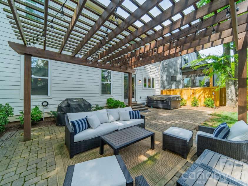 515 Greystone Road, Charlotte, NC 28209.  MLS# CAR4390837, YatesRealty ID 33048. 