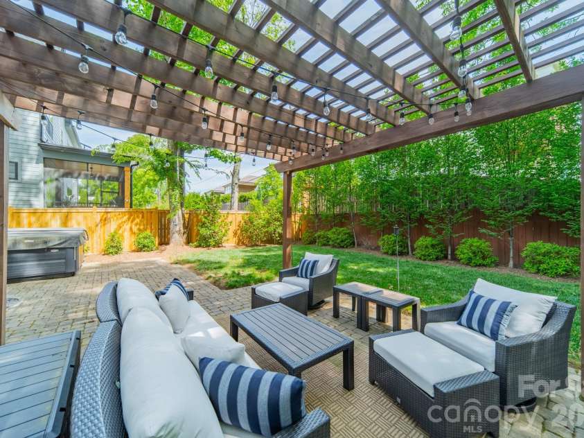 515 Greystone Road, Charlotte, NC 28209.  MLS# CAR4390837, YatesRealty ID 33048. 