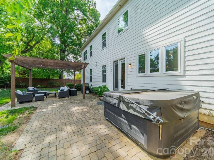 515 Greystone Road, Charlotte, NC 28209.  MLS# CAR4390837, YatesRealty ID 33048. 