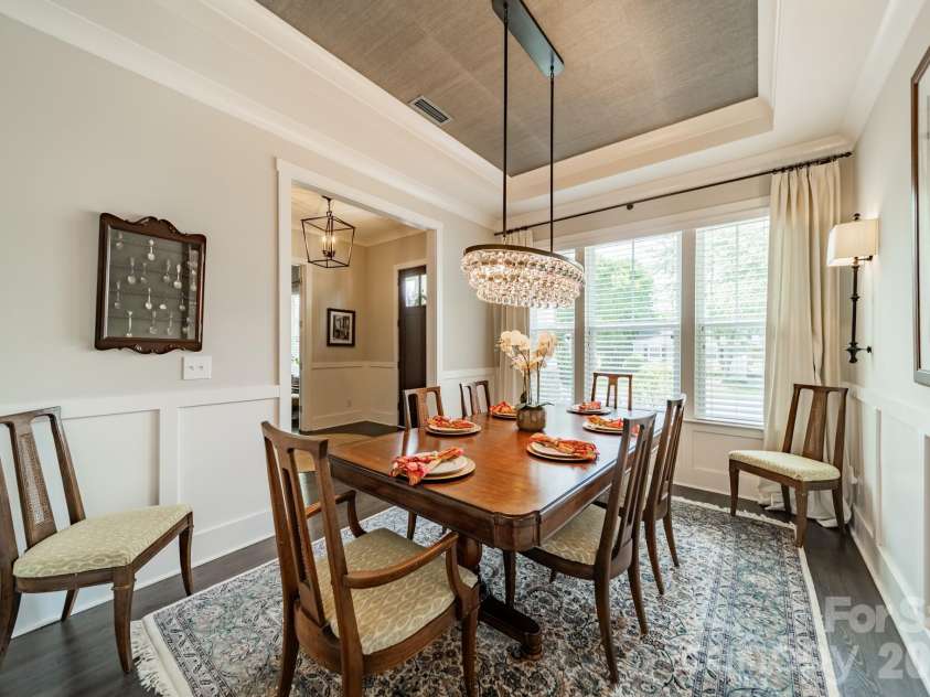 515 Greystone Road, Charlotte, NC 28209.  MLS# CAR4390837, YatesRealty ID 33048. 