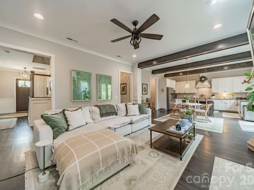 515 Greystone Road, Charlotte, NC 28209.  MLS# CAR4390837, YatesRealty ID 33048. 