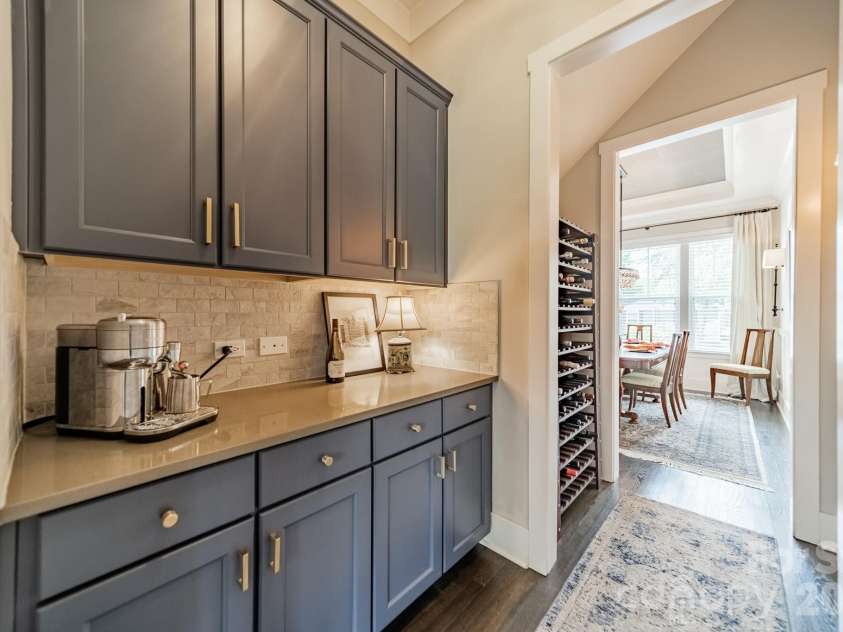 515 Greystone Road, Charlotte, NC 28209.  MLS# CAR4390837, YatesRealty ID 33048. 