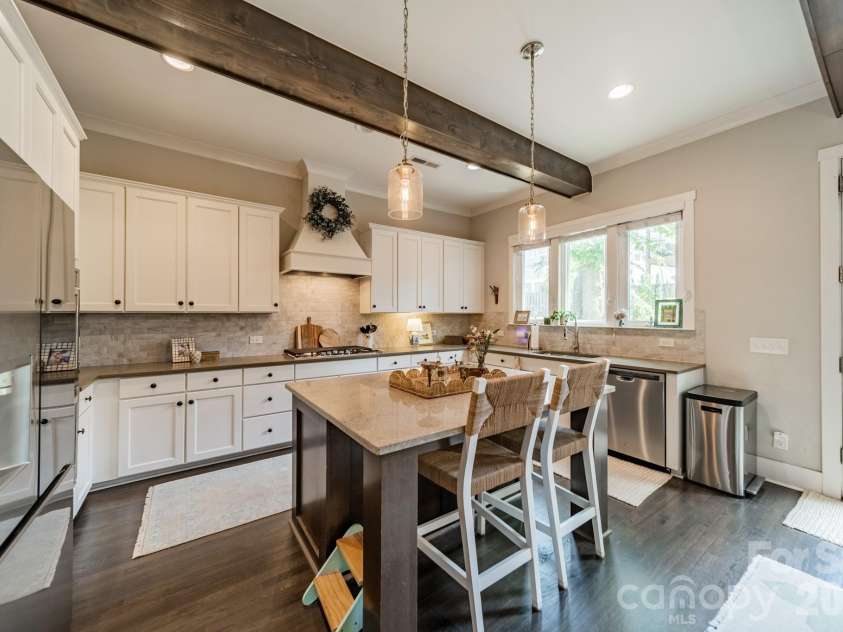 515 Greystone Road, Charlotte, NC 28209.  MLS# CAR4390837, YatesRealty ID 33048. 