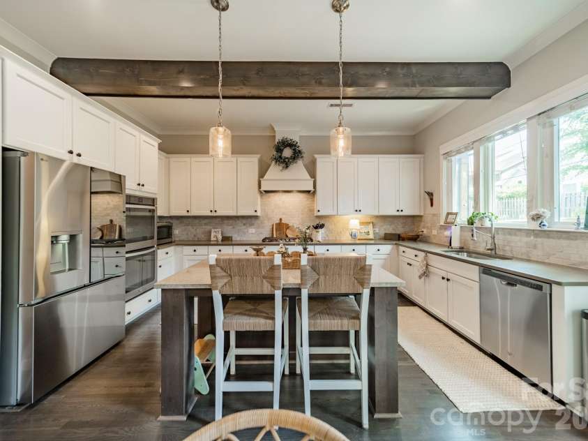 515 Greystone Road, Charlotte, NC 28209.  MLS# CAR4390837, YatesRealty ID 33048. 
