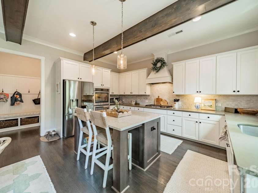 515 Greystone Road, Charlotte, NC 28209.  MLS# CAR4390837, YatesRealty ID 33048. 