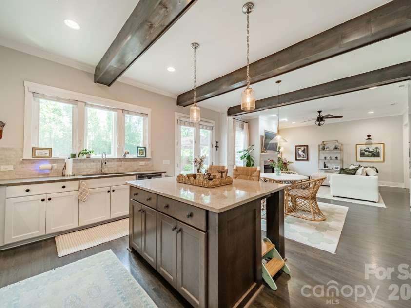 515 Greystone Road, Charlotte, NC 28209.  MLS# CAR4390837, YatesRealty ID 33048. 