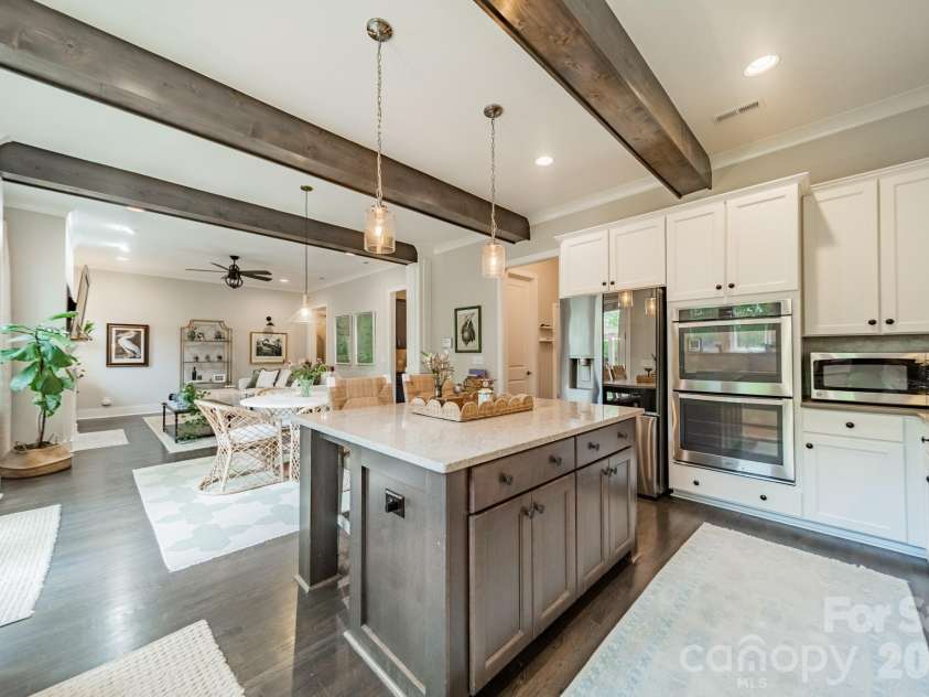 515 Greystone Road, Charlotte, NC 28209.  MLS# CAR4390837, YatesRealty ID 33048. 