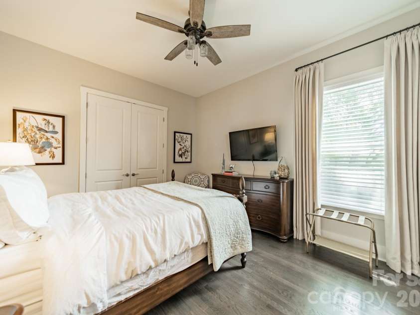 515 Greystone Road, Charlotte, NC 28209.  MLS# CAR4390837, YatesRealty ID 33048. 