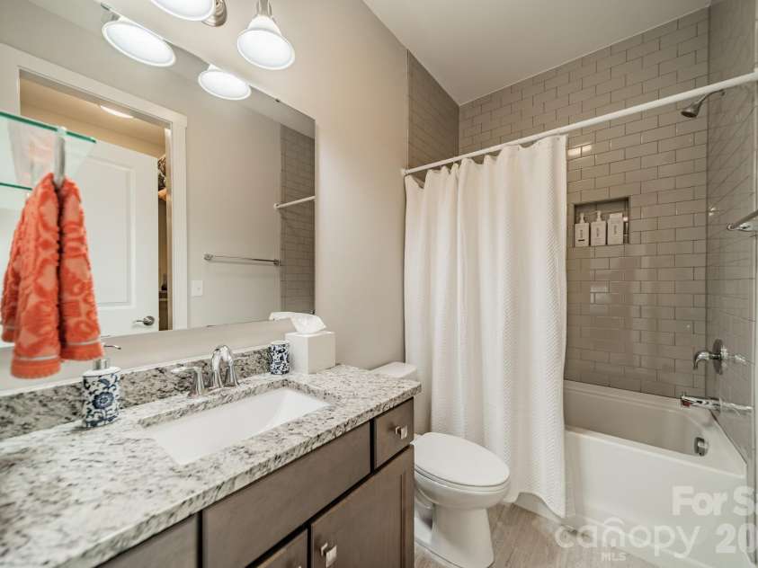 515 Greystone Road, Charlotte, NC 28209.  MLS# CAR4390837, YatesRealty ID 33048. 