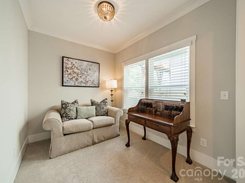 515 Greystone Road, Charlotte, NC 28209.  MLS# CAR4390837, YatesRealty ID 33048. 