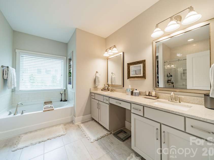 515 Greystone Road, Charlotte, NC 28209.  MLS# CAR4390837, YatesRealty ID 33048. 