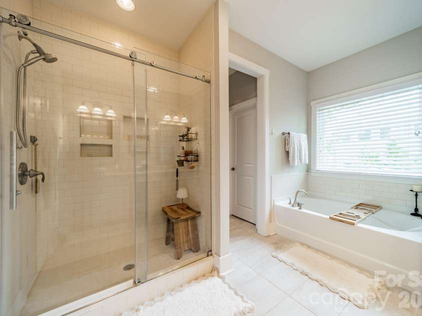 515 Greystone Road, Charlotte, NC 28209.  MLS# CAR4390837, YatesRealty ID 33048. 
