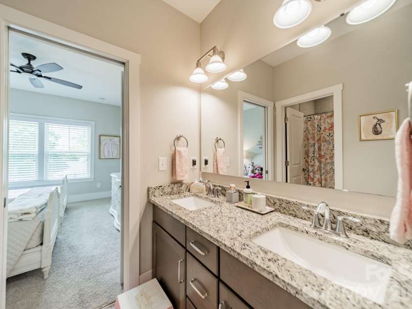 515 Greystone Road, Charlotte, NC 28209.  MLS# CAR4390837, YatesRealty ID 33048. 