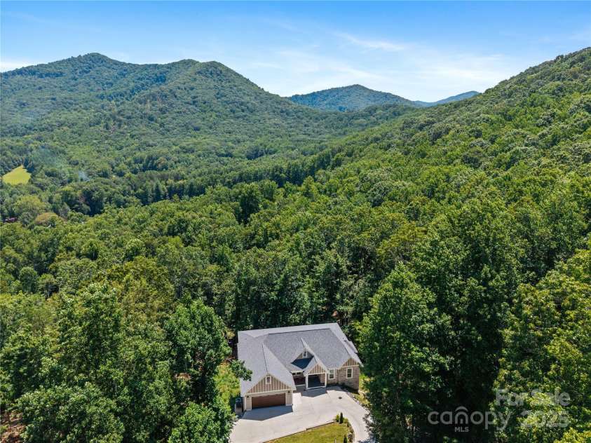 95 Windy Park Way, Candler, NC 28715.  MLS# CAR4285485, YatesRealty ID 33049. 