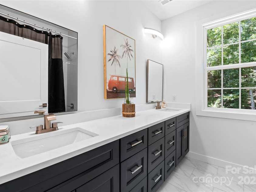 95 Windy Park Way, Candler, NC 28715.  MLS# CAR4285485, YatesRealty ID 33049. 