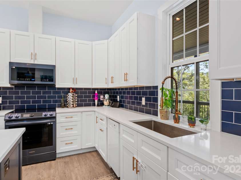 95 Windy Park Way, Candler, NC 28715.  MLS# CAR4285485, YatesRealty ID 33049. 