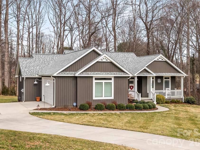 115 Oak Drive, Boonville, NC 27011.  MLS# CAR4341130, YatesRealty ID 3305. 