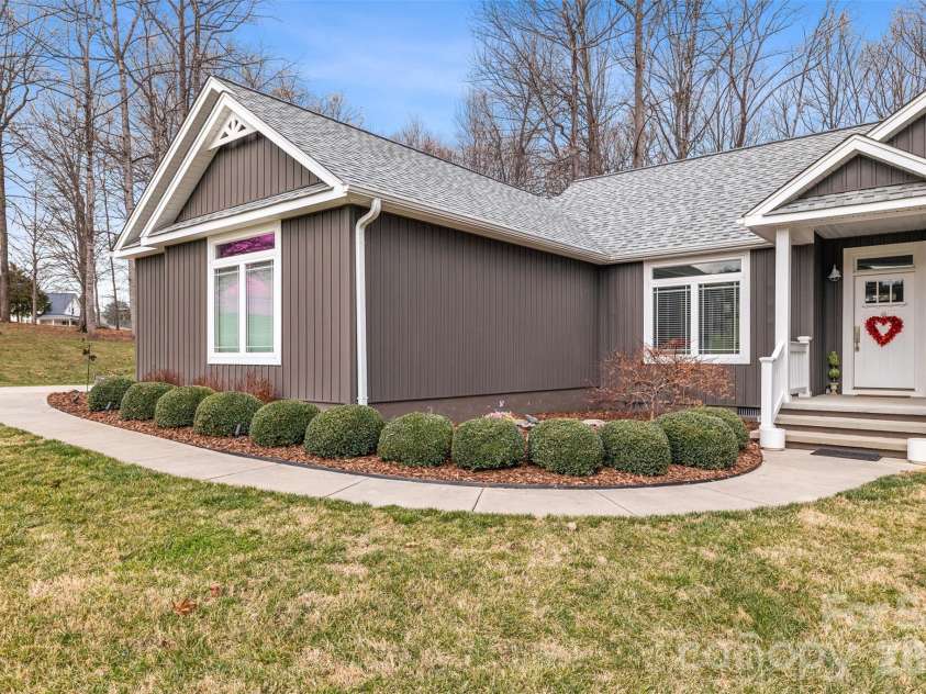 115 Oak Drive, Boonville, NC 27011.  MLS# CAR4341130, YatesRealty ID 3305. 